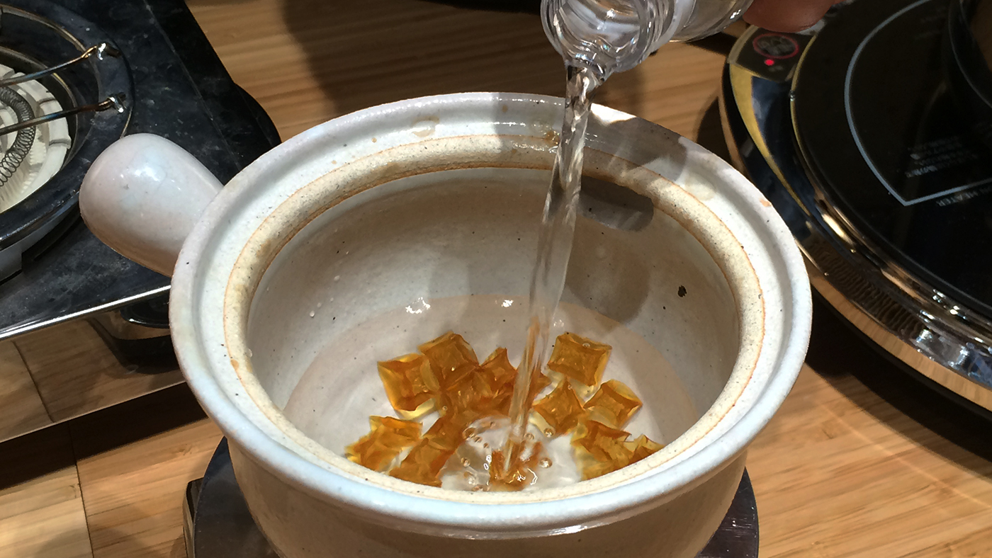 Животный клей. Столярный клей кусковой. Казеиновый клей мебельный. Клей животного происхождения.
